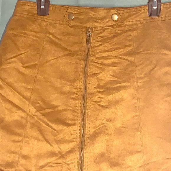 3/15🔥Rue21 Suede zip up skirt - Picture 3 of 7